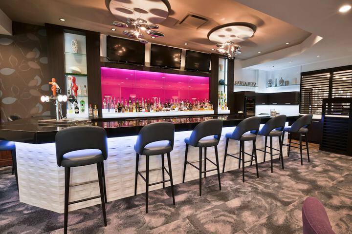Lounge 54 of 60