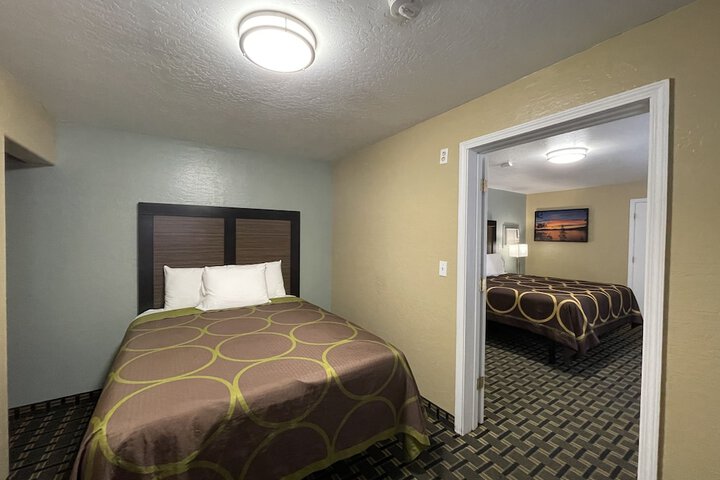 Room 7 of 28