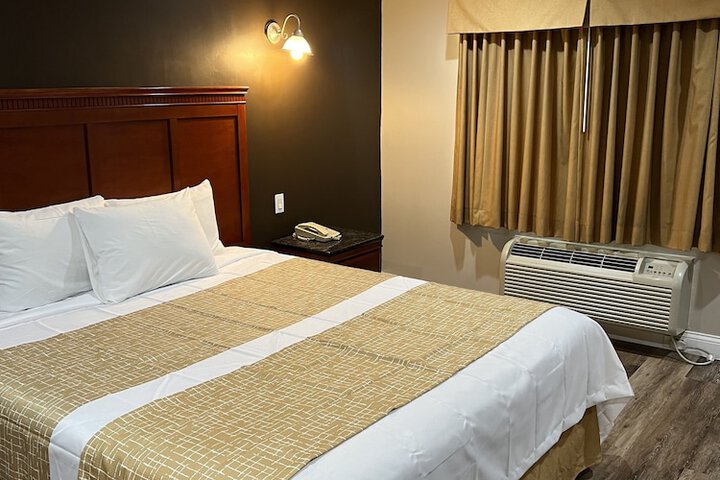 Room 15 of 25