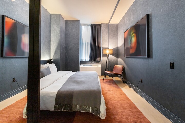 Room 28 of 82