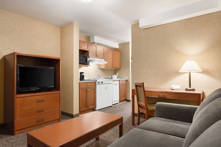 Room 5 of 18