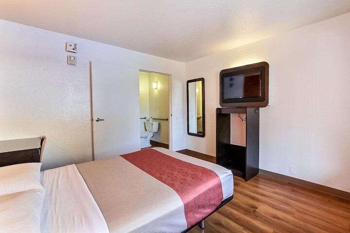 Room 19 of 37