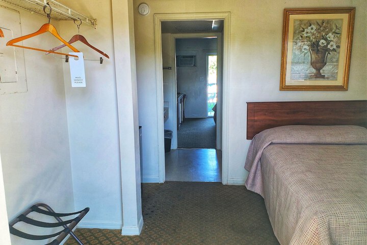 Room 11 of 36
