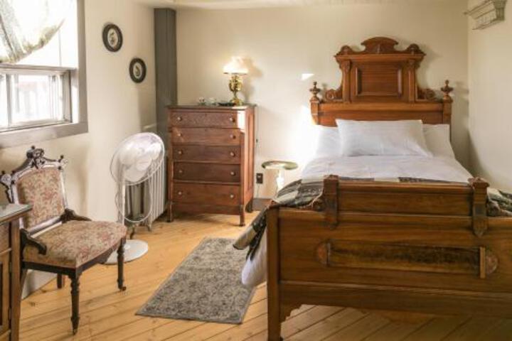THE COCHRANE ROCKYVIEW HOTEL