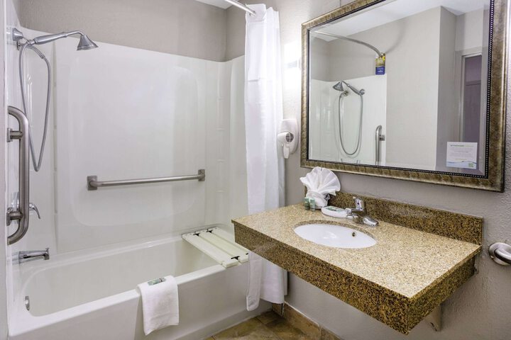 Baymont by Wyndham La Vergne / Nashville I-24 East