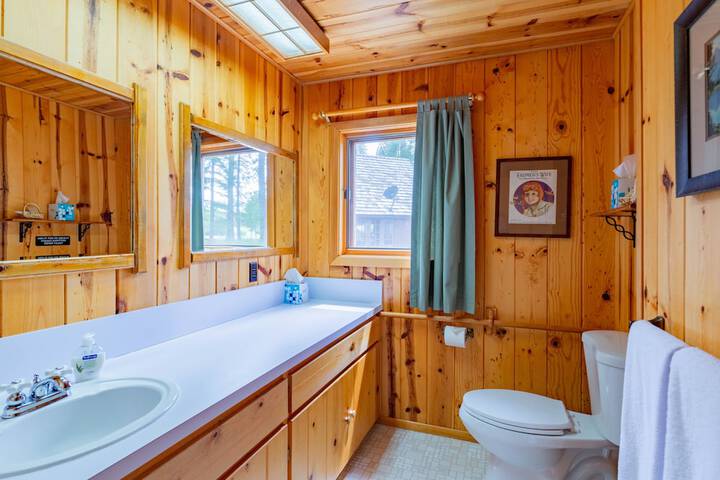 Lake Creek Lodge