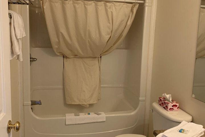 Room 6 of 25