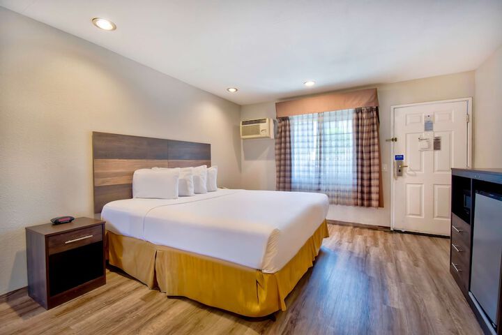 Room 8 of 23