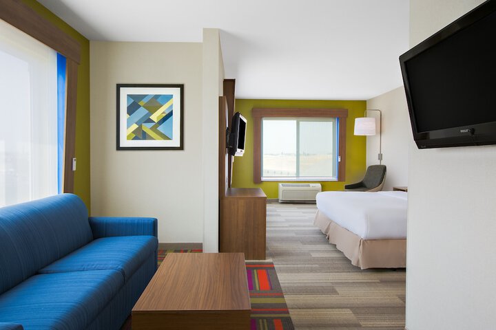 Holiday Inn Express & Suites Ontario by IHG