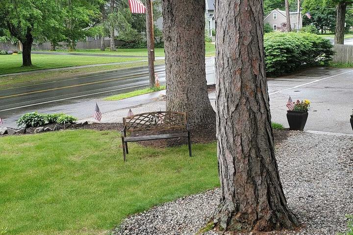 PineCrest Inn