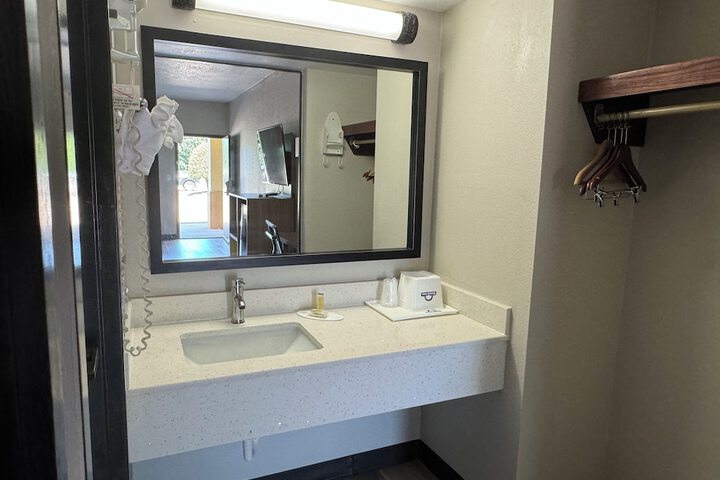 Days Inn by Wyndham Longview South
