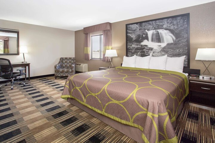 Room 14 of 28