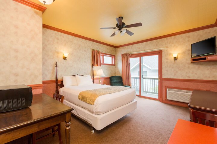 Room 8 of 33