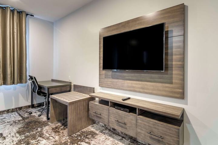 Room 33 of 42