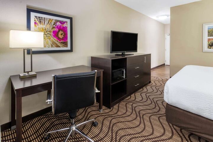 Room 15 of 48