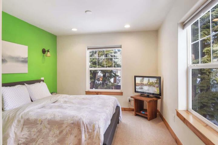Sunny Woods Acres Near Golf & Adventure Park