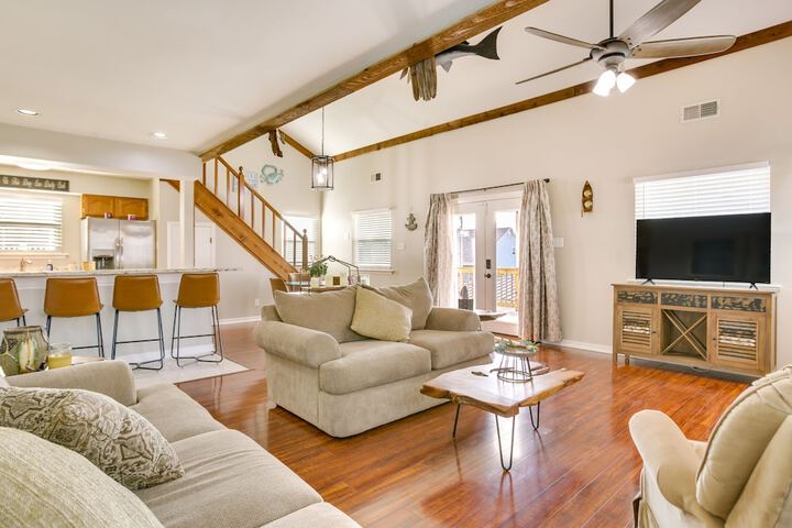 Bayou Bliss: Barataria Waterfront Getaway w / Dock!
