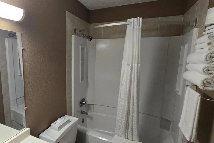 Super 8 by Wyndham Rogers Minnesota