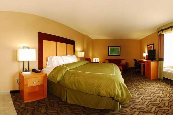 Comfort Suites Flowood - Jackson Airport (must meet transportation requirement)