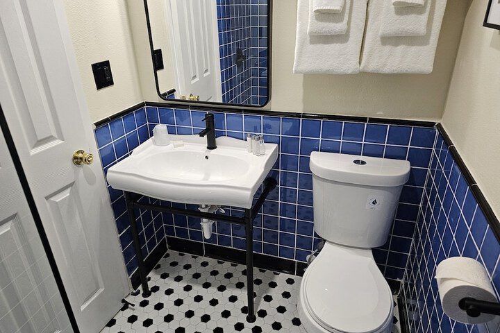 Room 16 of 35