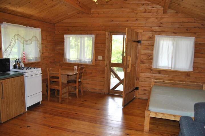 Robin Hill Camping Resort One-Bedroom Cottage 8