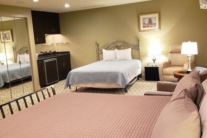 Room 9 of 18
