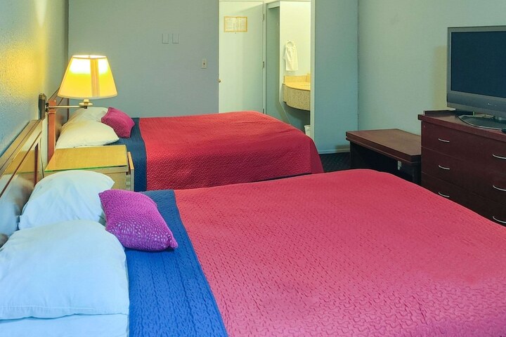 Room 10 of 13