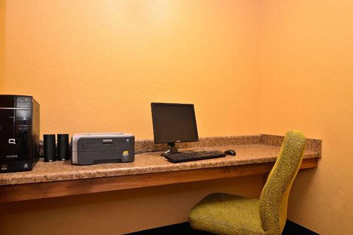 Business Center 26 of 26