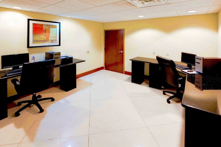 Business Center 34 of 37