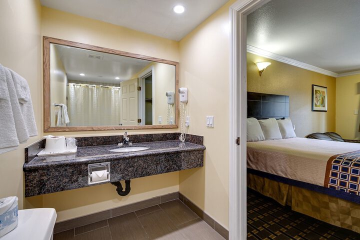 Room 14 of 23