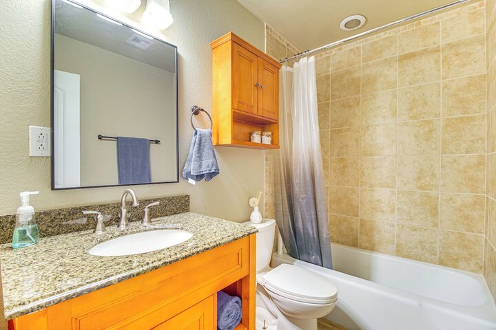 On-site Lake Access: Pet-friendly Vinita Home