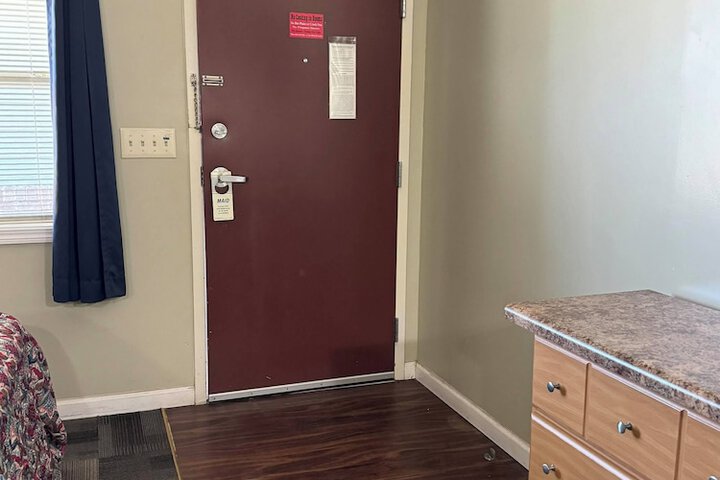 Room 42 of 60