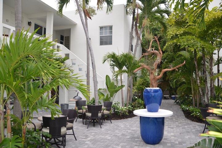 Hotel Exterior 48 of 50