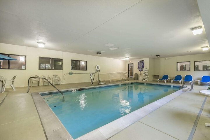 Comfort Suites St. Charles - St Louis