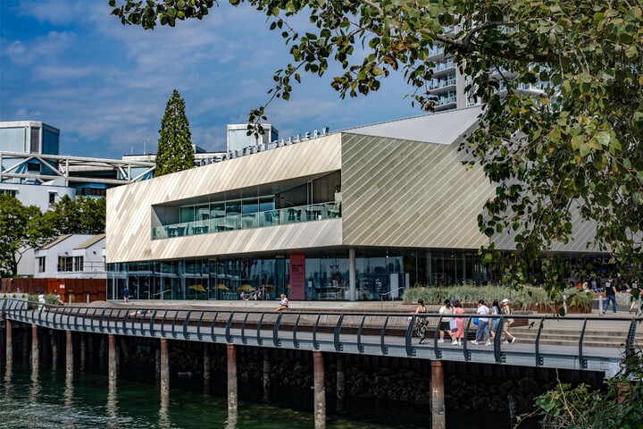 Coast Lonsdale Quay Hotel
