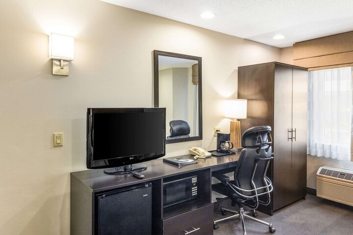Sleep Inn & Suites Niantic North
