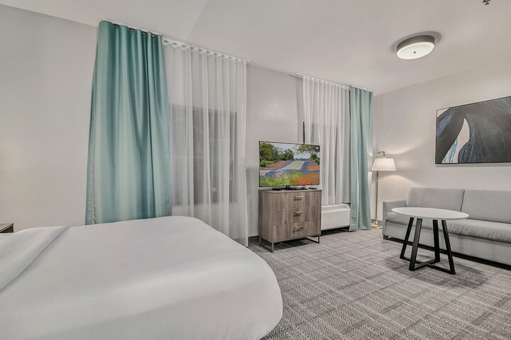 Staybridge Suites University Area by IHG