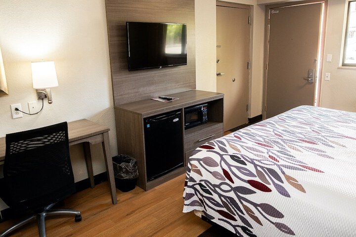 Room 16 of 19
