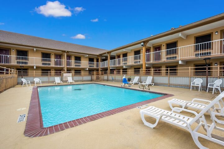 Pool 10 of 38