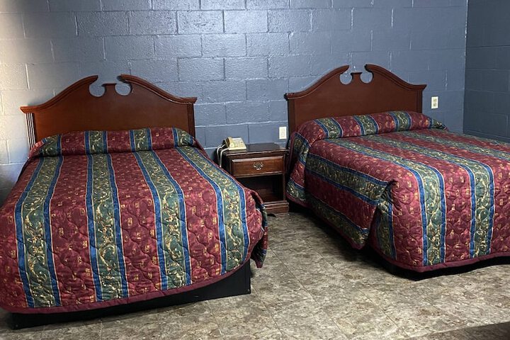 Room 6 of 15