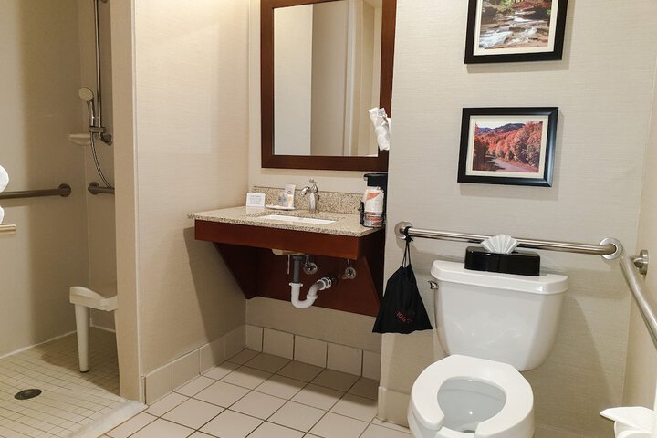 Comfort Inn & Suites Logan Near University