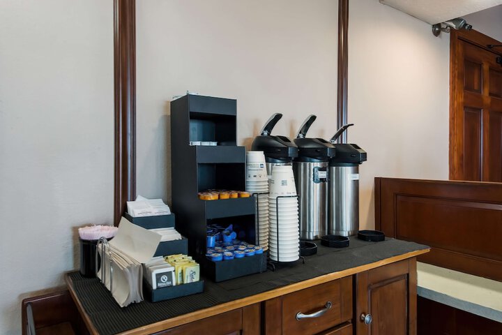 Breakfast/Coffee Service 30 of 34
