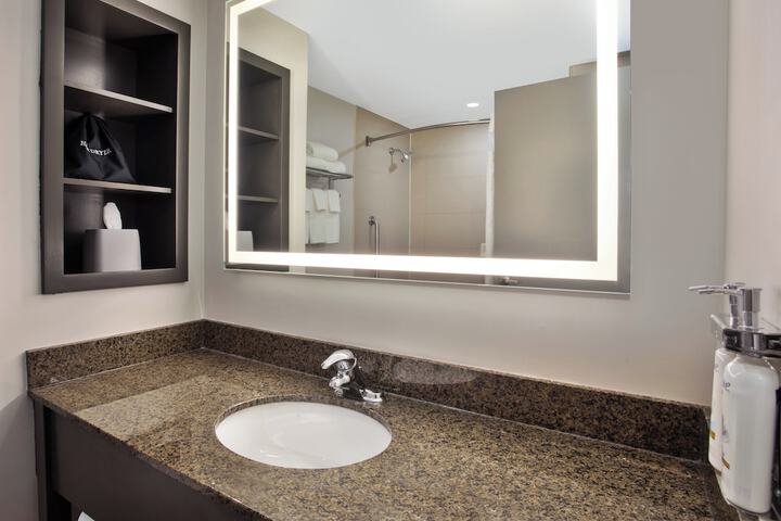 Holiday Inn Express & Suites Kingston Central by IHG