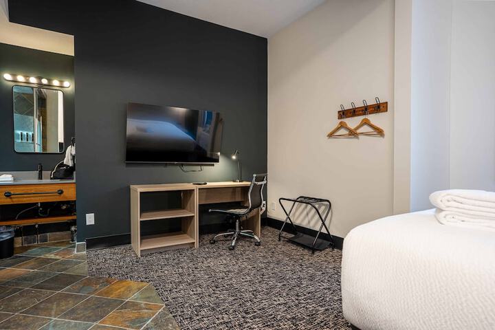 Room 19 of 41