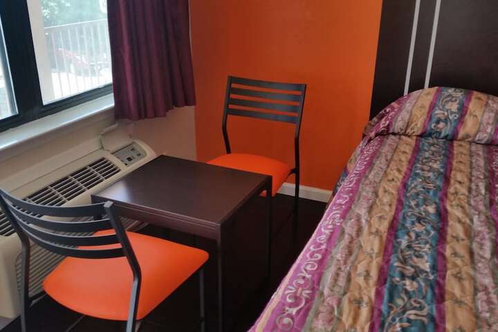 Room 25 of 33