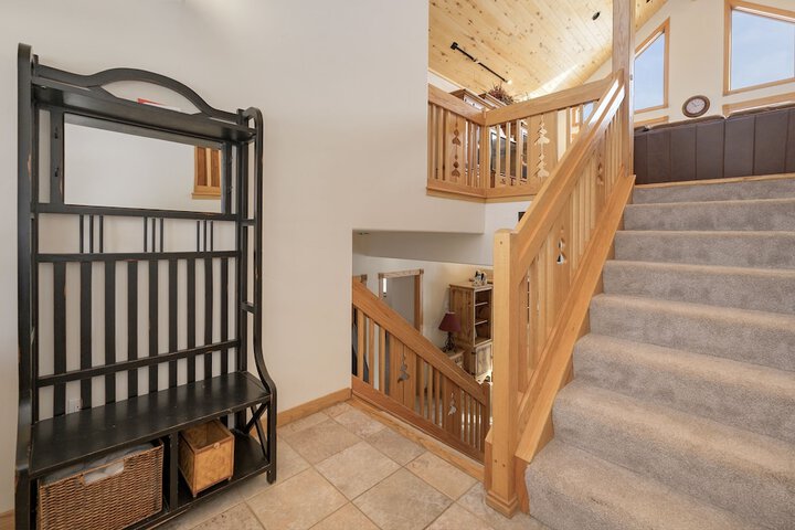 Mountain Peak 4 Bedroom Home by RedAwning