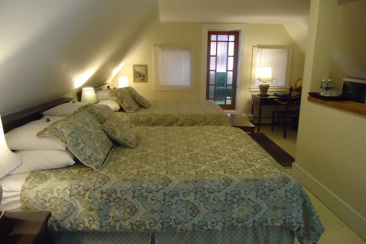 Room 6 of 14