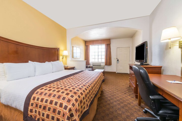 Room 5 of 16