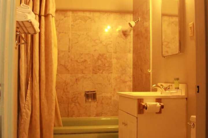 Room 23 of 39