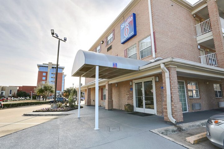 Hotel 4 of 64